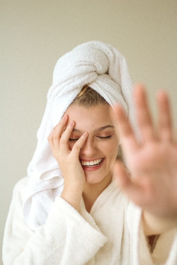 ¿Qué le pasa a mi cabello durante el verano?